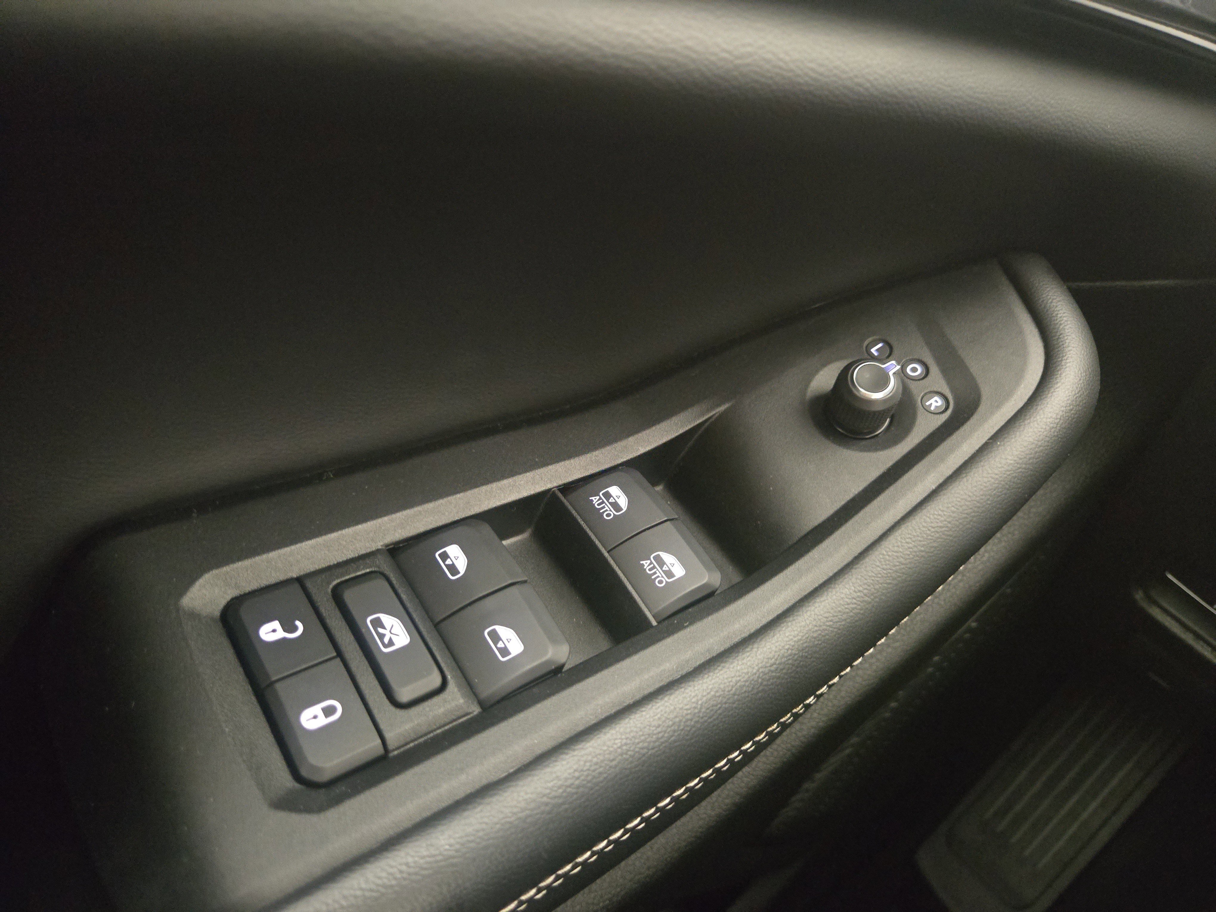 Used 2023 Jeep Grand Cherokee L Laredo AWD/4WD image 32