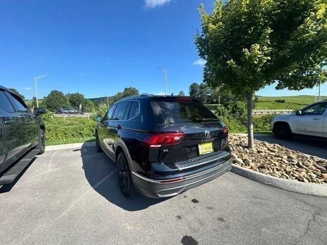 Used 2024 Volkswagen Tiguan SE w/ Panoramic Sunroof Package AWD/4WD image 25