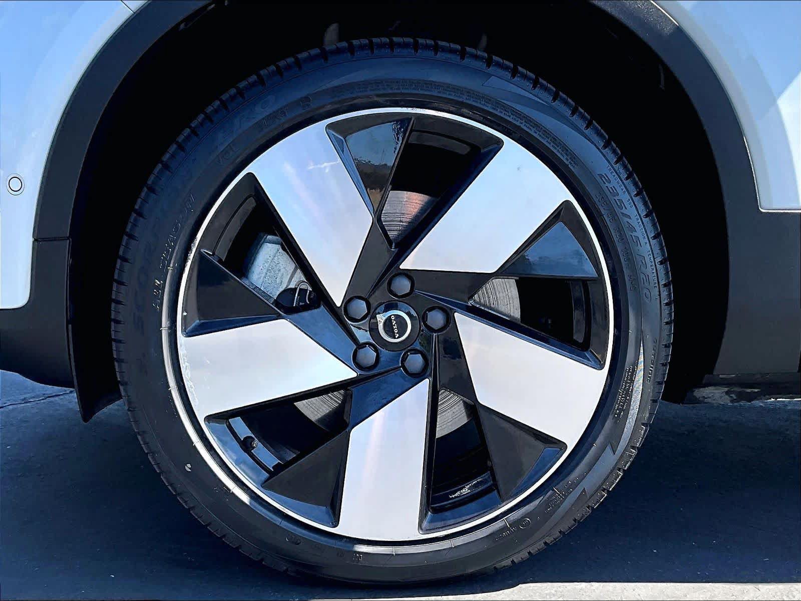Used 2023 Volvo XC40 Recharge Ultimate AWD/4WD image 8