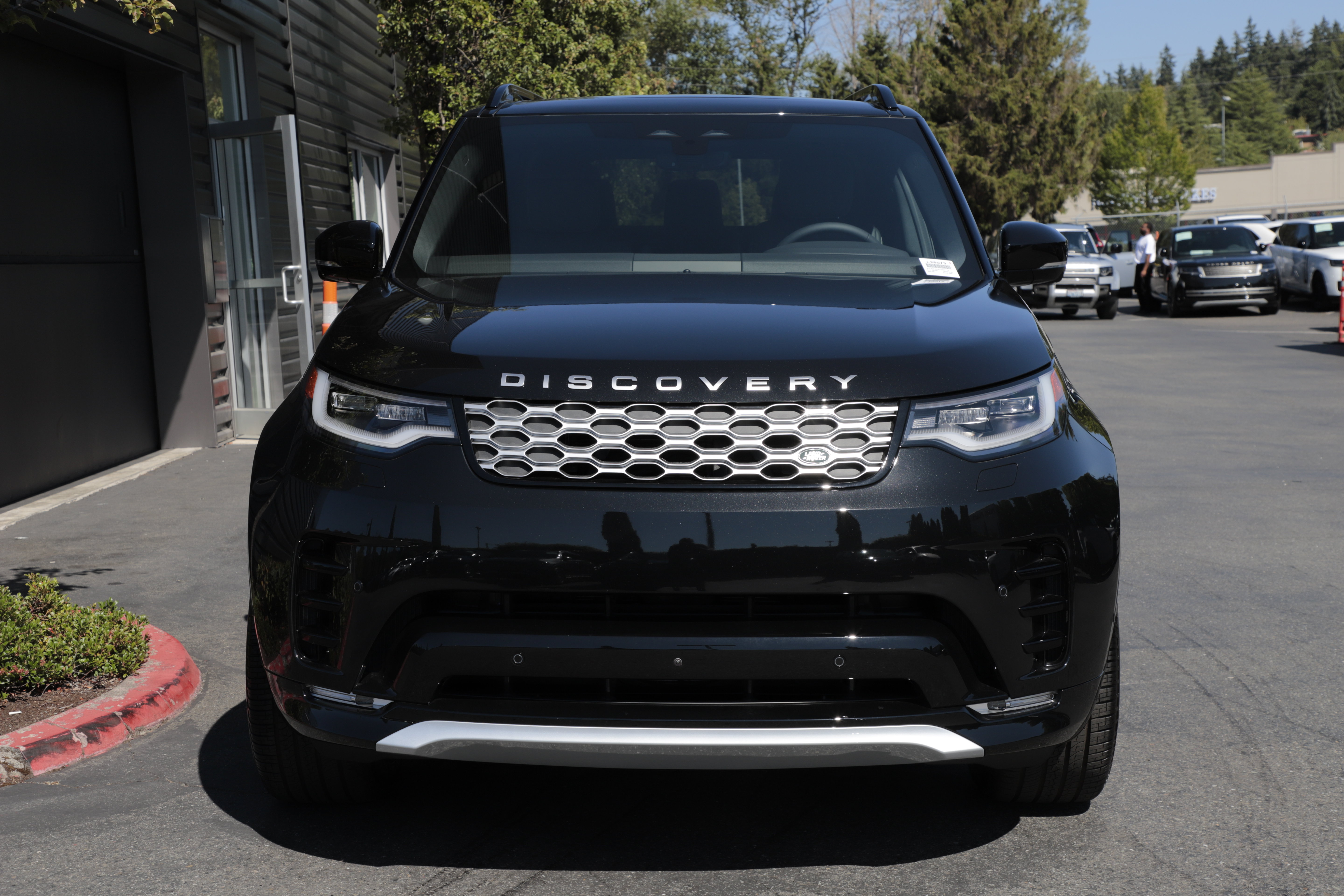 New 2026 Land Rover Discovery Limited Edition AWD/4WD image 4