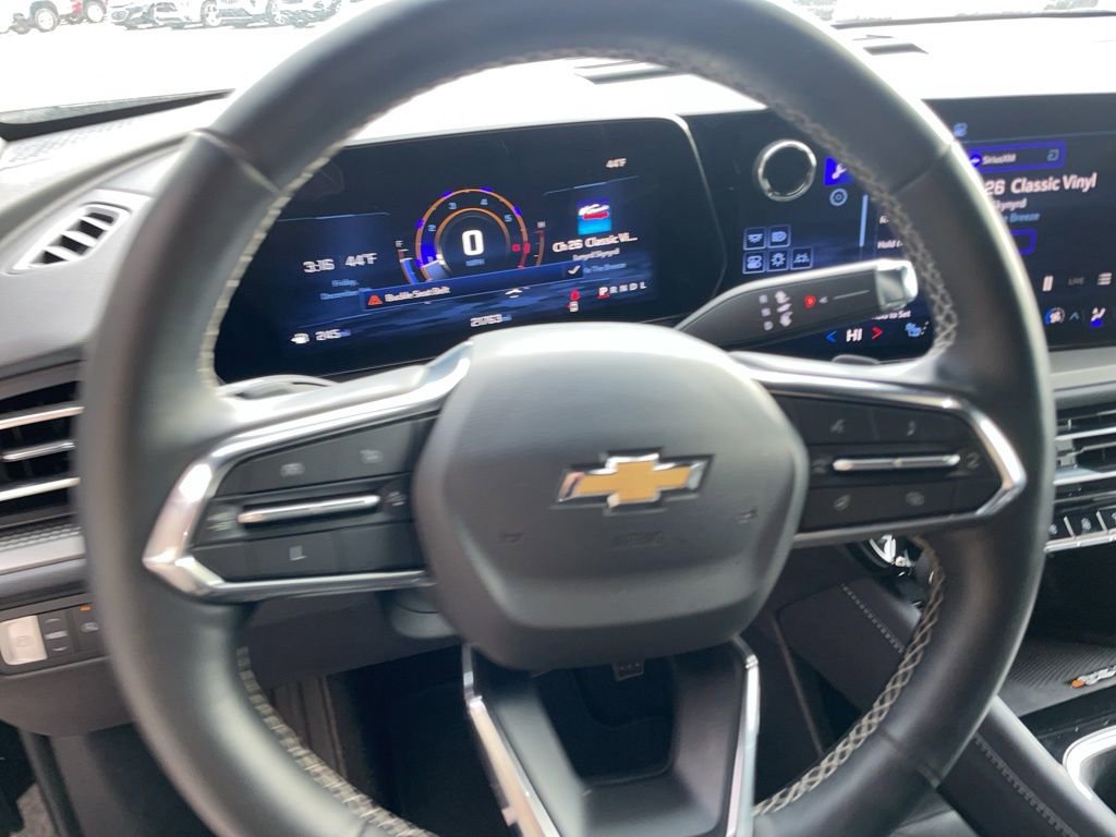 Used 2025 Chevrolet Traverse LT image 20