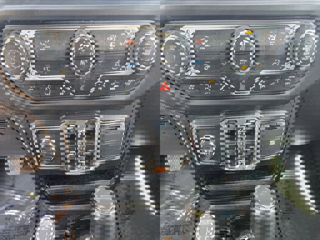 Used 2023 Jeep Gladiator Overland image 16