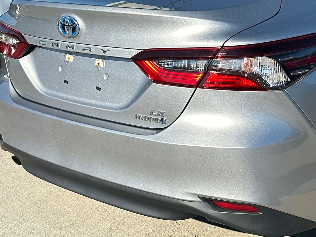 Used 2021 Toyota Camry LE image 5