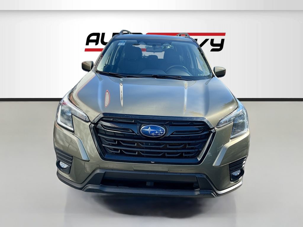 Used 2023 Subaru Forester Premium image 2
