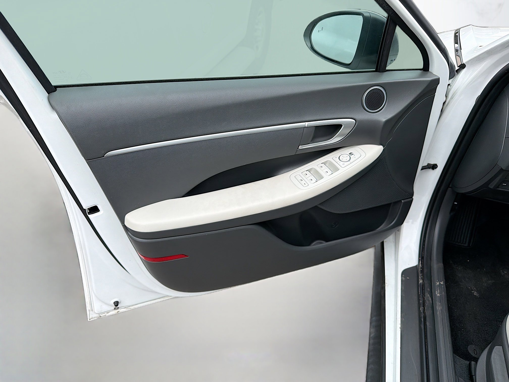 Used 2023 Hyundai Sonata SE w/ Preferred Accessory Package image 19