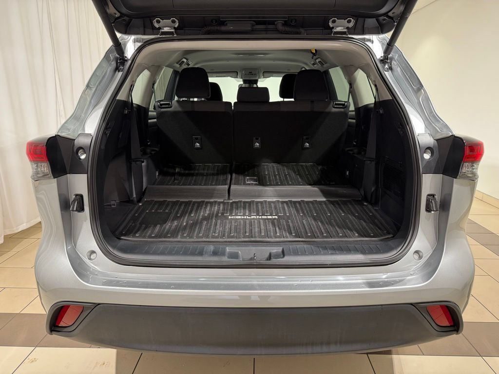 Certified 2025 Toyota Highlander LE AWD/4WD image 12