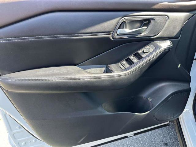 Used 2023 Nissan Rogue SV w/ SV Premium B Package image 17