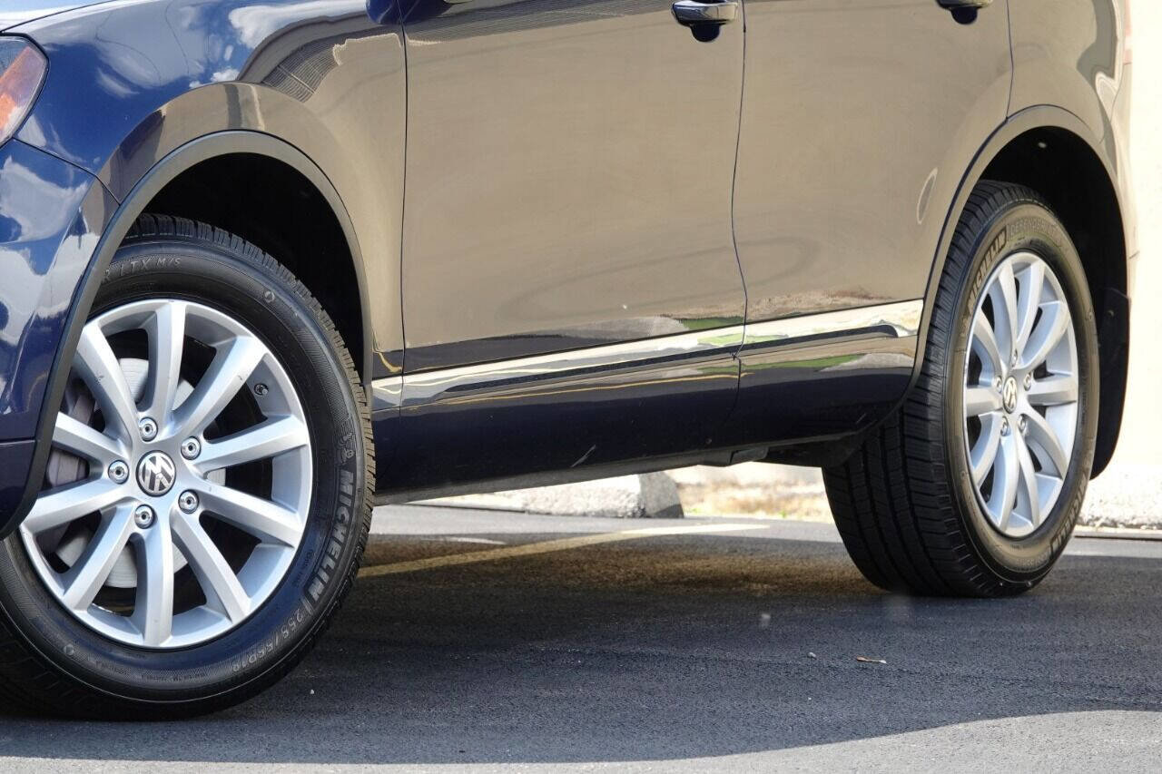 Used 2012 Volkswagen Touareg Sport image 74