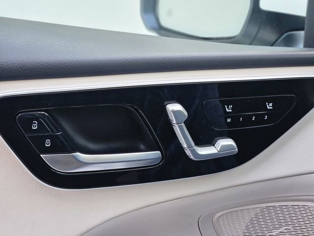 Used 2025 Mercedes-Benz C 300 4MATIC Sedan image 22