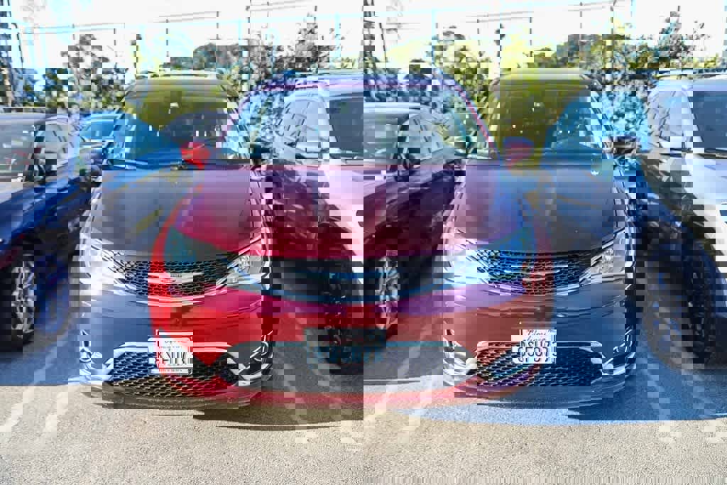 Used 2019 Chrysler Pacifica Touring-L Plus w/ Tire & Wheel Group image 2