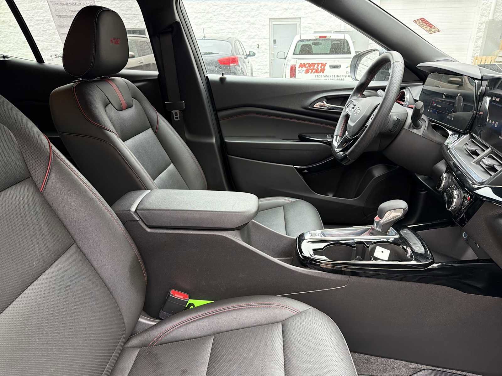 Certified 2025 Chevrolet Trax RS w/ Driver Confidence Package image 25