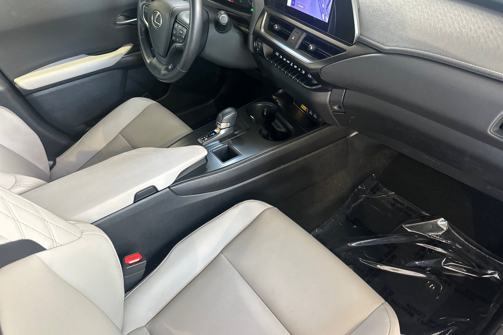 Certified 2025 Lexus UX 300h FWD w/ Accessory Package (Z2) image 20