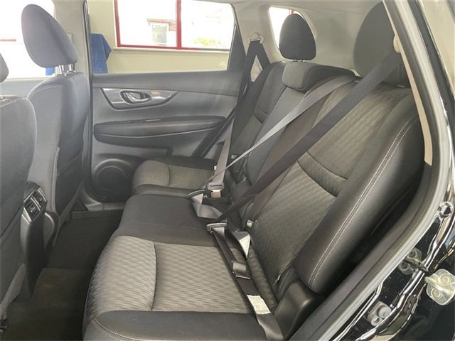 Used 2018 Nissan Rogue SV image 18