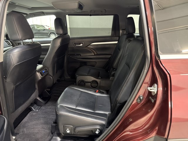 Used 2014 Toyota Highlander XLE AWD/4WD image 23