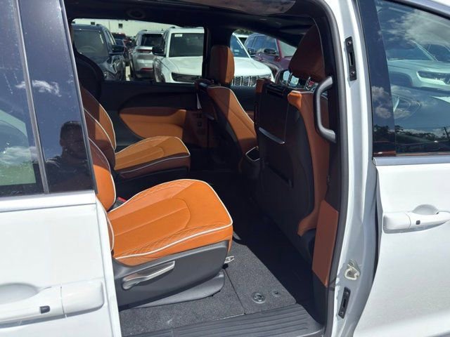 New 2026 Chrysler Pacifica Pinnacle w/ Trailer Tow Group image 34