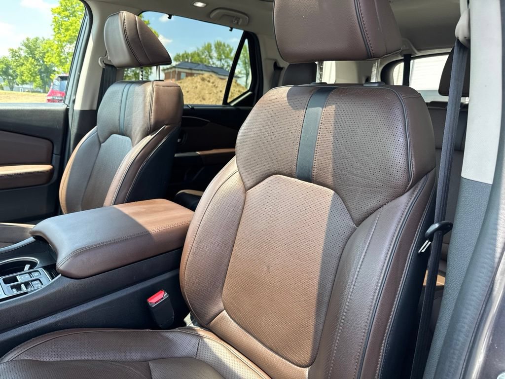 Used 2025 Honda Pilot Elite image 32