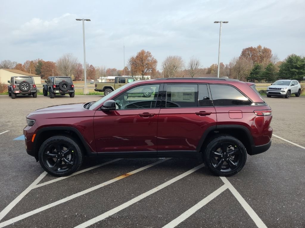 New 2025 Jeep Grand Cherokee Altitude AWD/4WD image 11