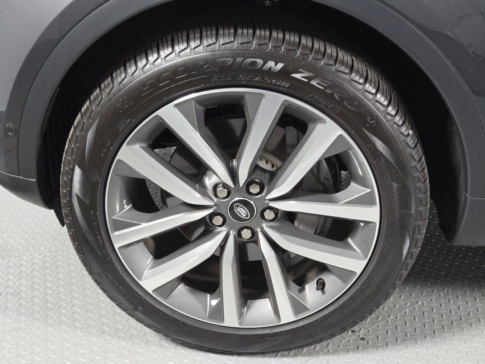 Used 2025 Land Rover Discovery S AWD/4WD image 9