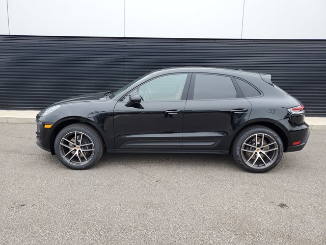 Used 2025 Porsche Macan image 2