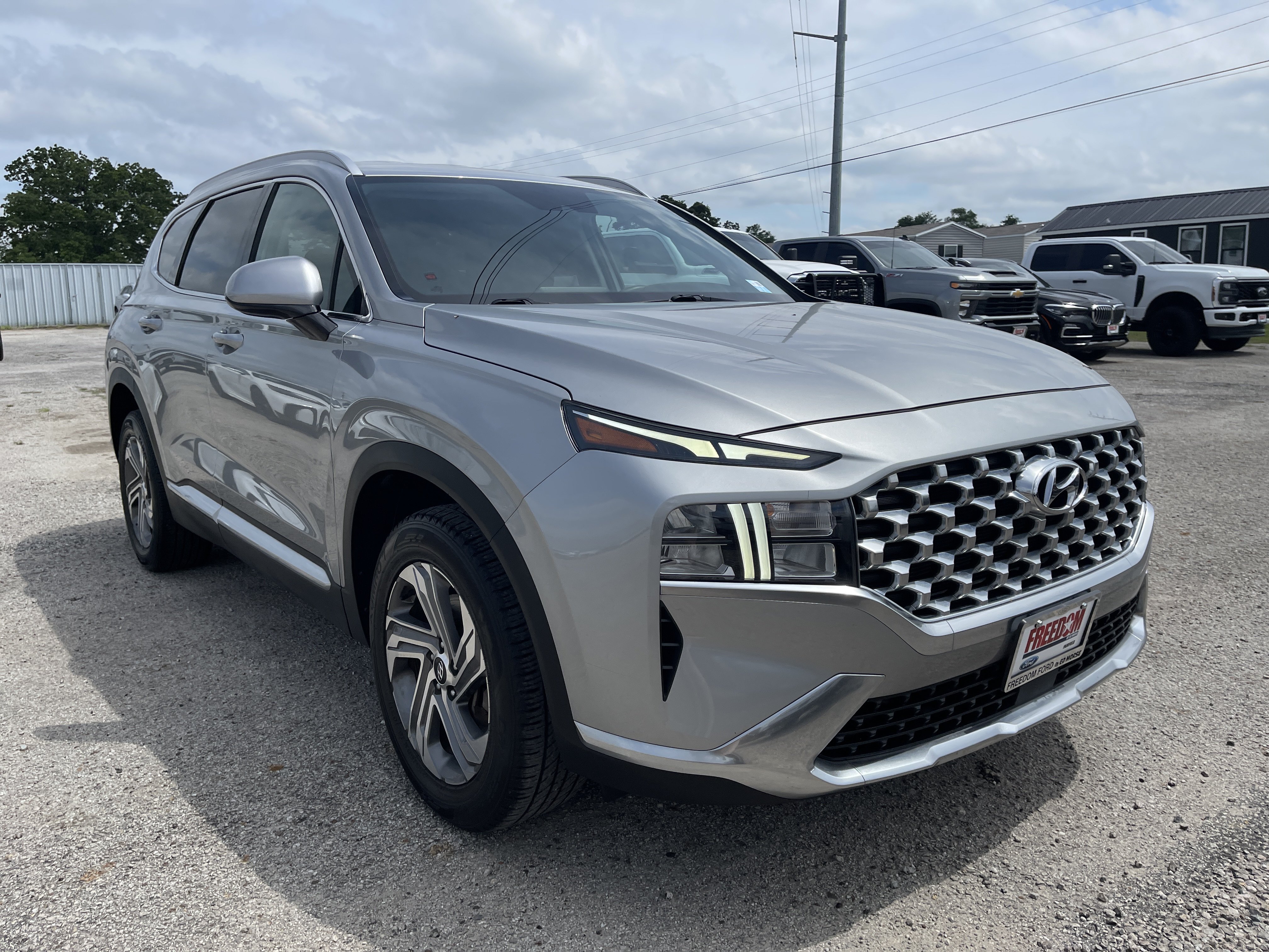 Used 2022 Hyundai Santa Fe SEL FWD image 2