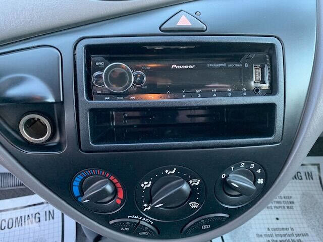 Used 2003 Ford Focus SE image 16