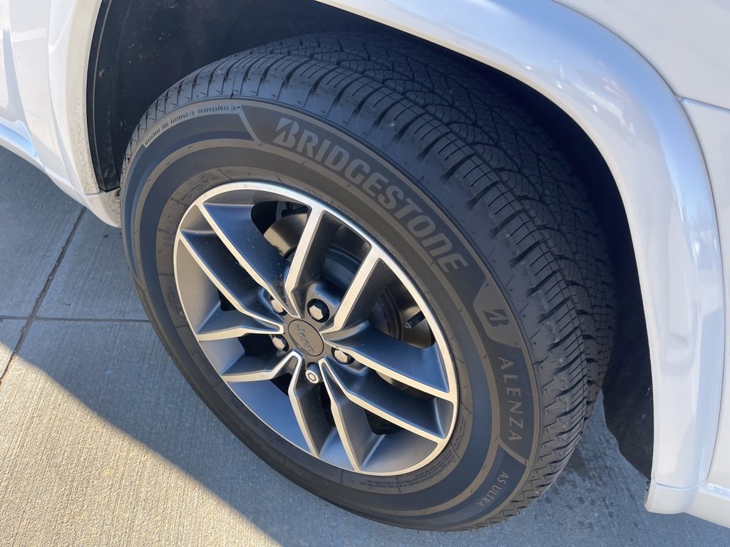 Used 2021 Jeep Grand Cherokee Overland image 12