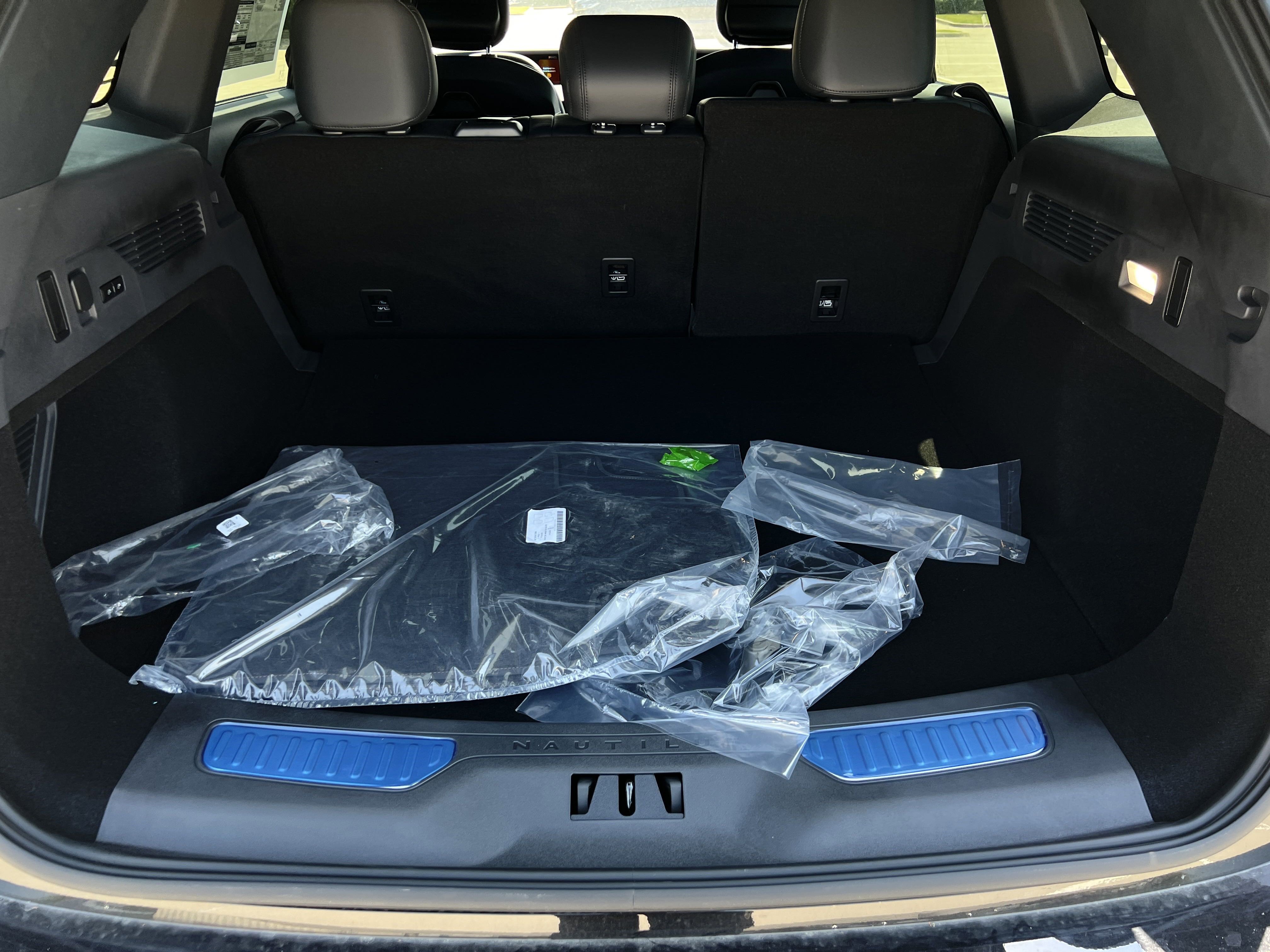 New 2025 Lincoln Nautilus Premier w/ Jet Appearance Package image 29