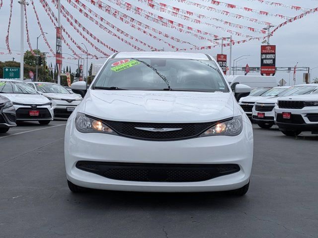 Used 2023 Chrysler Voyager LX FWD image 2