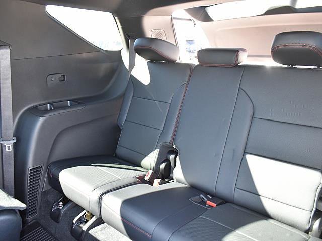 New 2026 Chevrolet Traverse RS w/ LPO, Floor Liner Package image 8