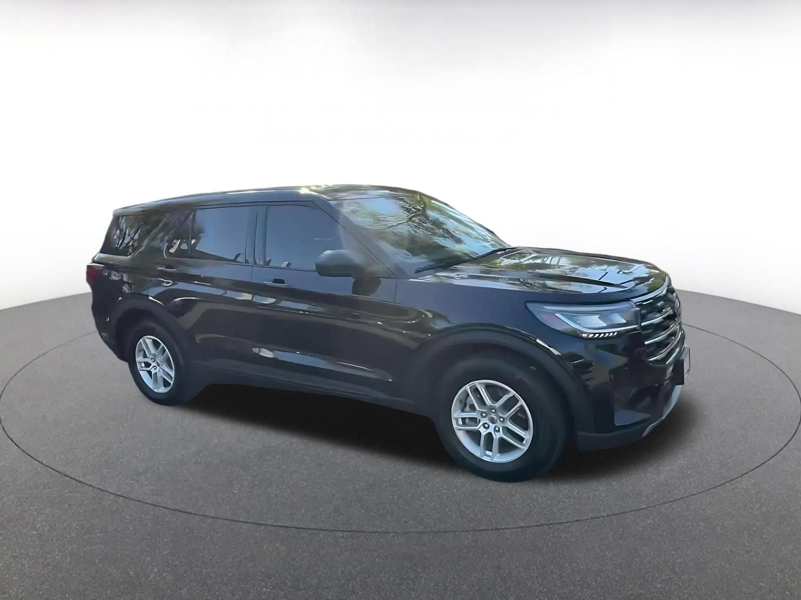 Used 2026 Ford Explorer Active RWD image 2