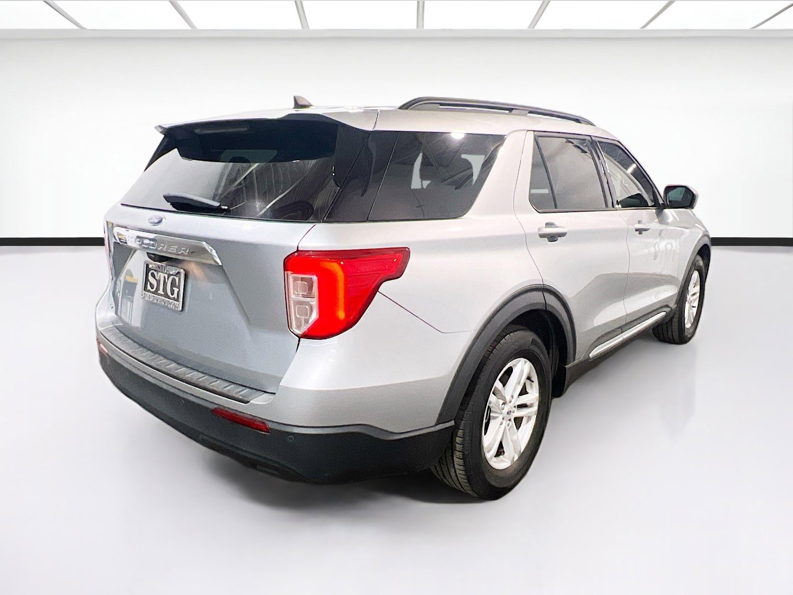 Used 2022 Ford Explorer XLT image 4