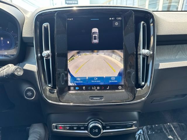 Used 2025 Volvo XC40 B5 Core AWD/4WD image 26