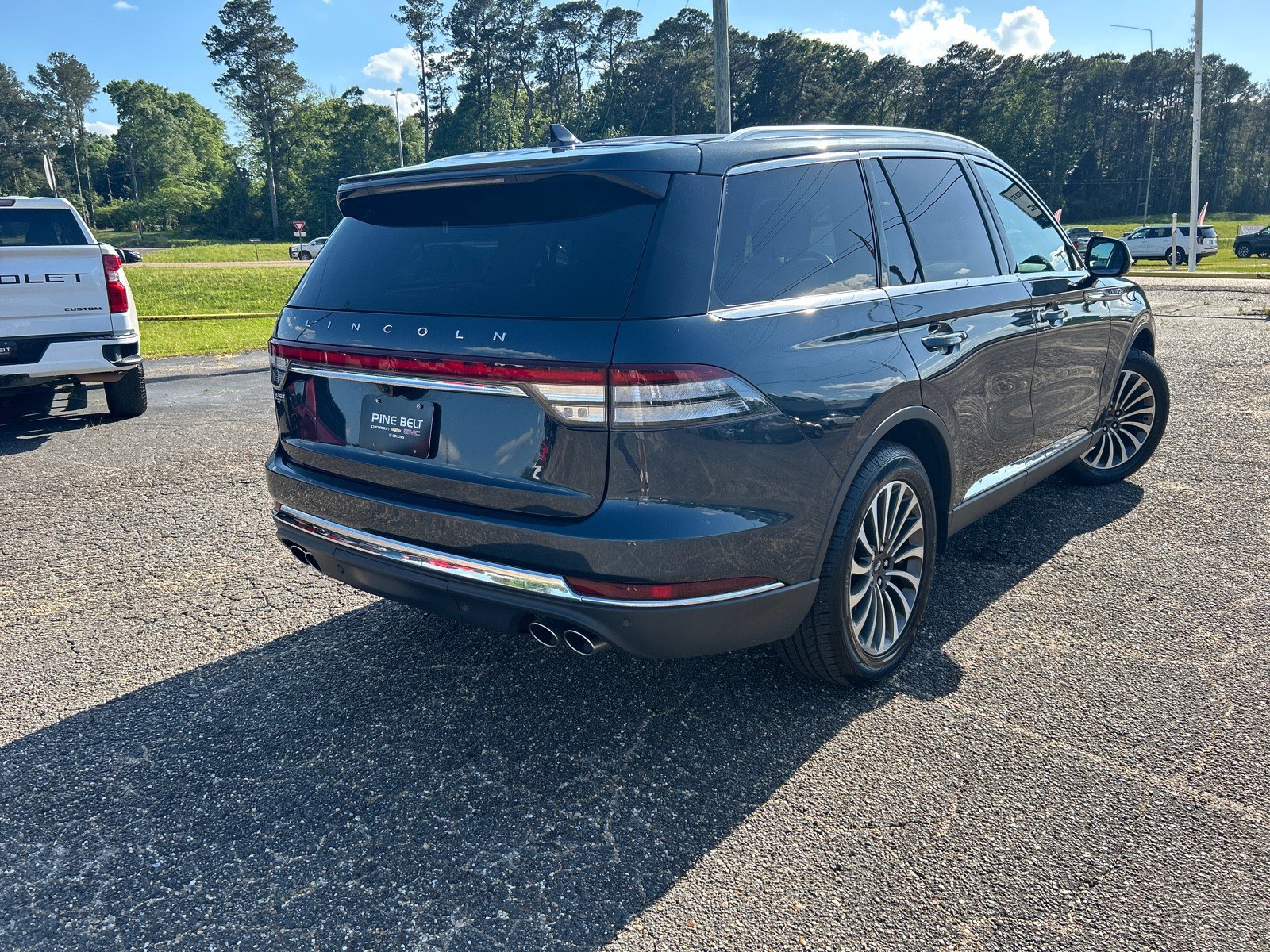 Used 2023 Lincoln Aviator Reserve w/ Elements Package Plus AWD/4WD image 3