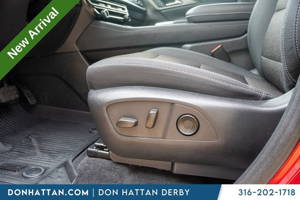 Used 2025 Chevrolet Traverse LT w/ LPO, Floor Liner Package FWD image 18