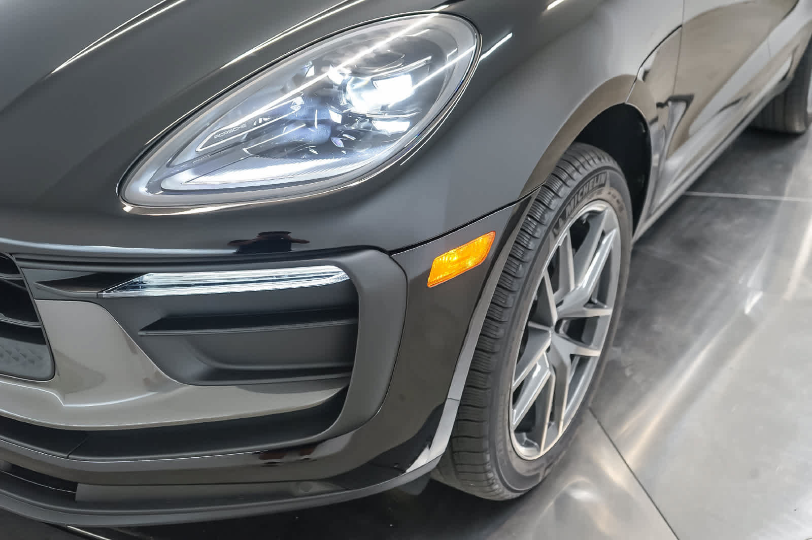Certified 2026 Porsche Macan Turbo AWD/4WD image 15