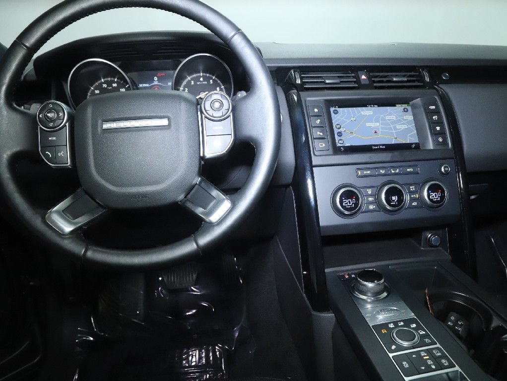 Used 2017 Land Rover Discovery SE AWD/4WD image 15