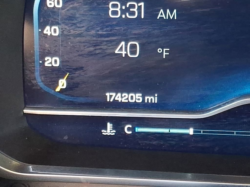 Used 2023 Chevrolet Suburban LT image 22