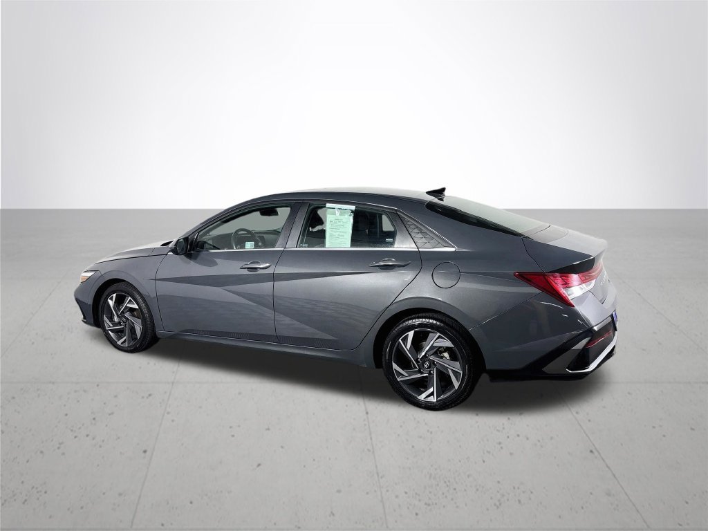 Used 2025 Hyundai Elantra SEL FWD image 8