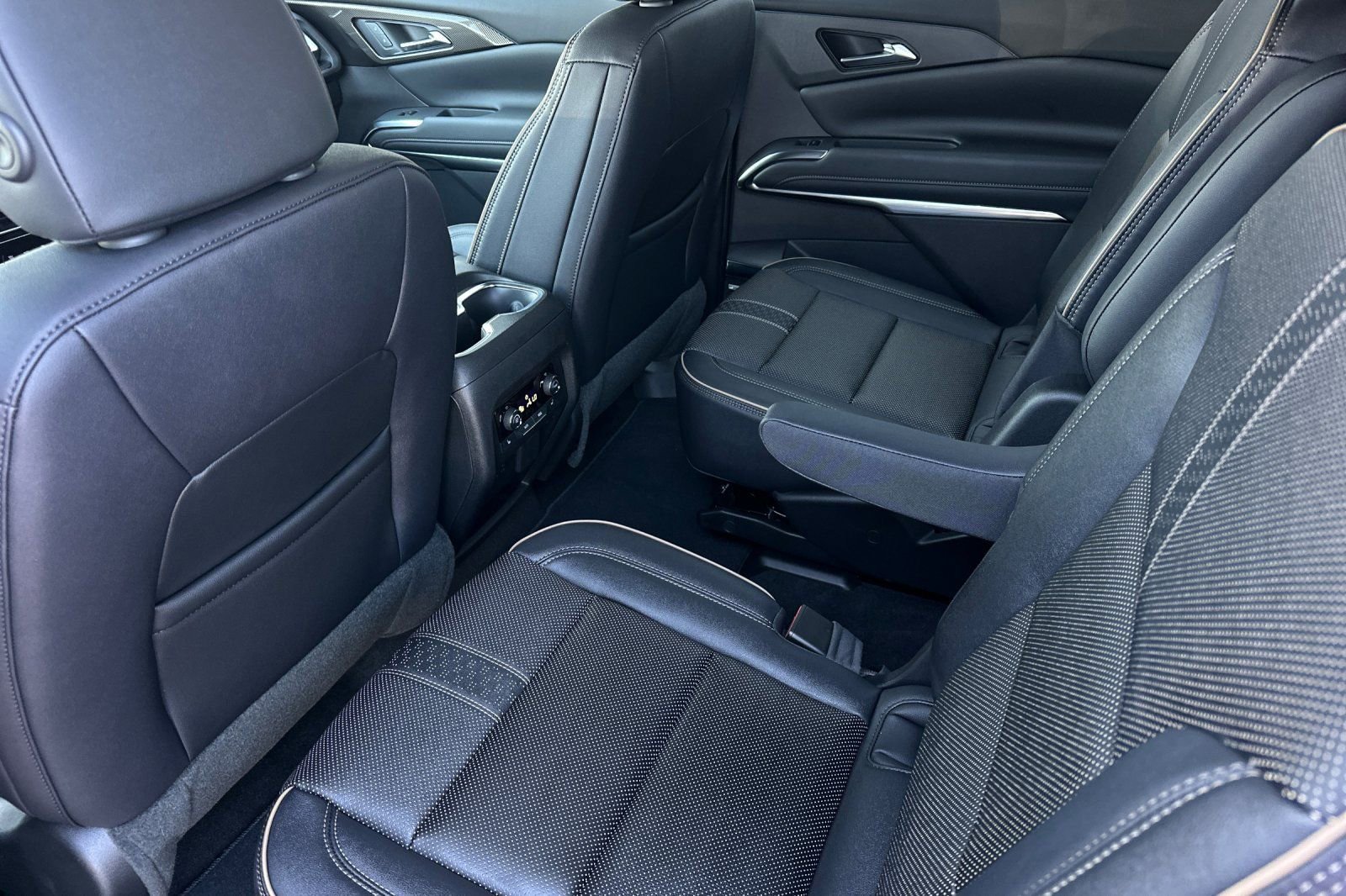 New 2026 Chevrolet Traverse High Country image 12