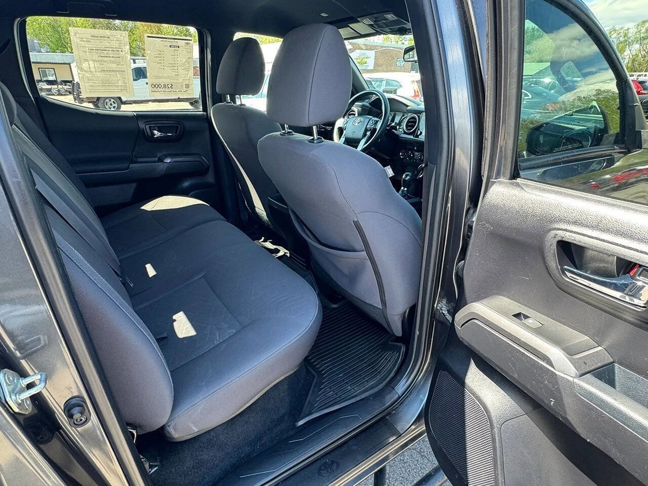 Used 2019 Toyota Tacoma TRD Off-Road w/ Four Season Floor Mat Package AWD/4WD image 13