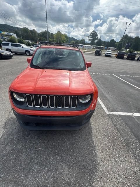 Used 2016 Jeep Renegade Latitude FWD image 4
