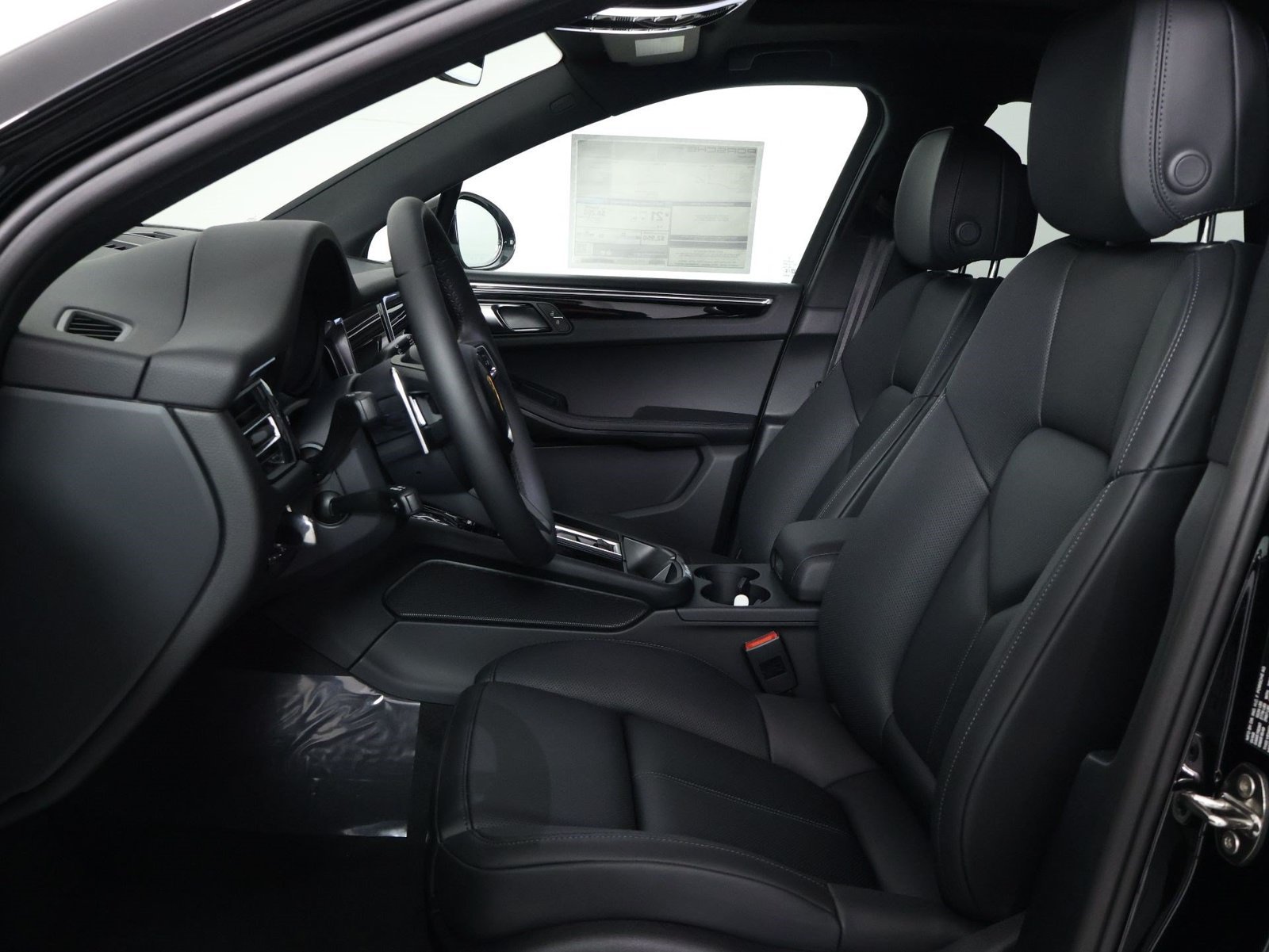 New 2026 Porsche Macan AWD/4WD image 5