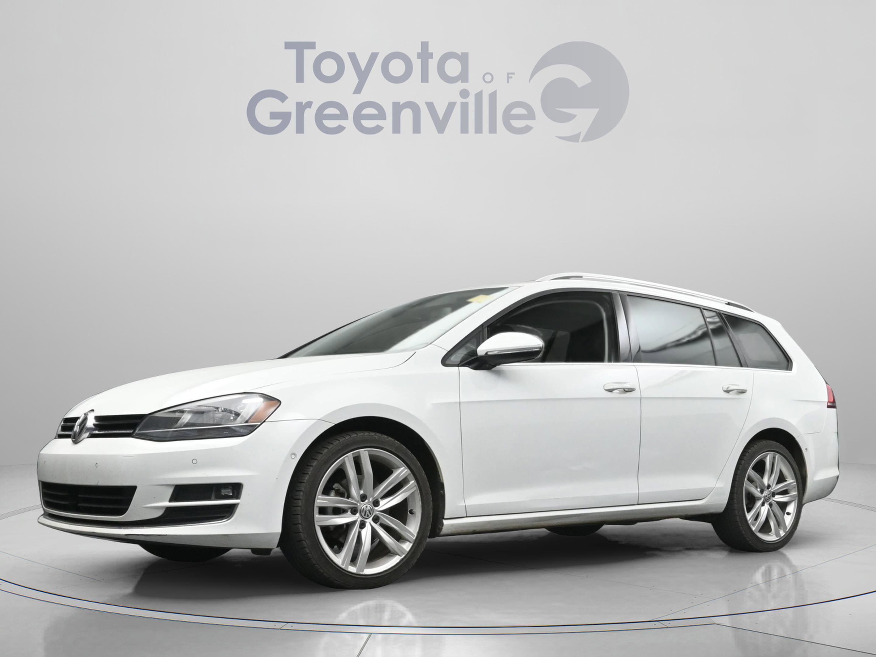 Used 2016 Volkswagen Golf SEL w/ Lighting Package (SEL) FWD image 2