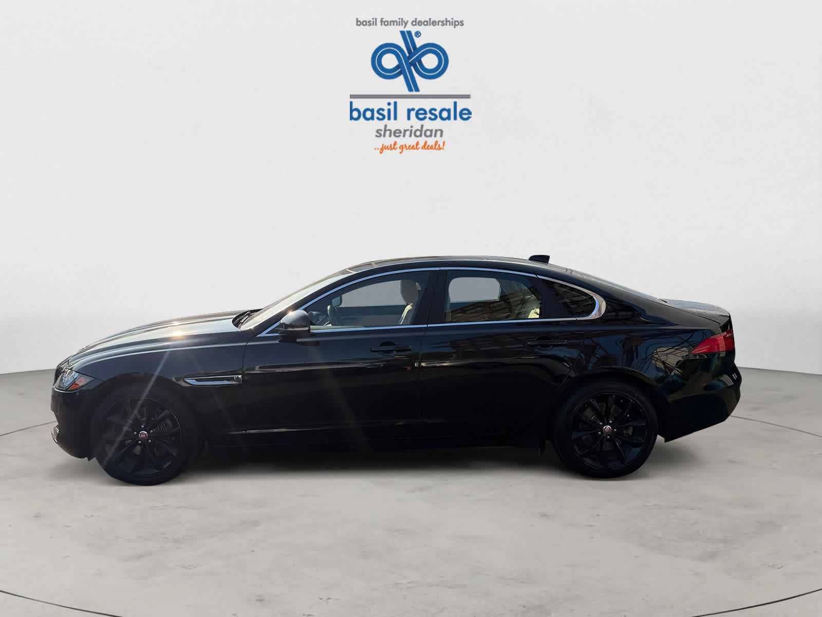 Used 2017 Jaguar XF Premium AWD/4WD image 3