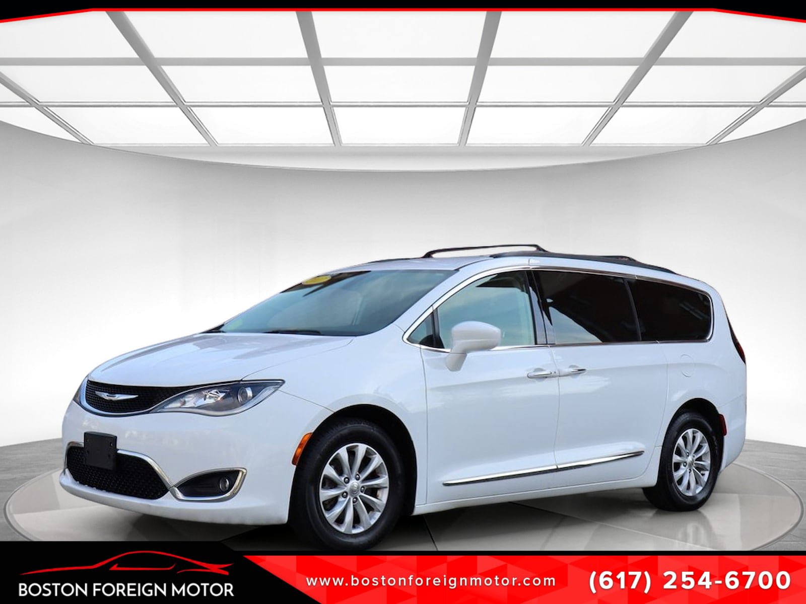 Used 2017 Chrysler Pacifica Touring-L FWD image 1