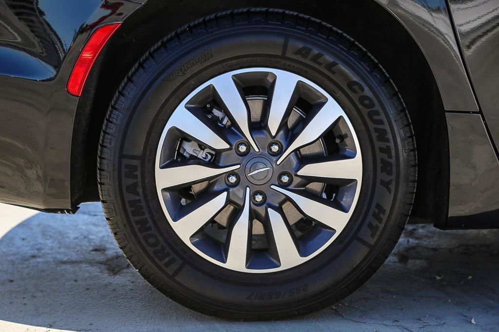 Used 2023 Chrysler Pacifica Limited image 12