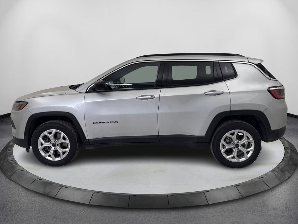 Used 2025 Jeep Compass Latitude image 8