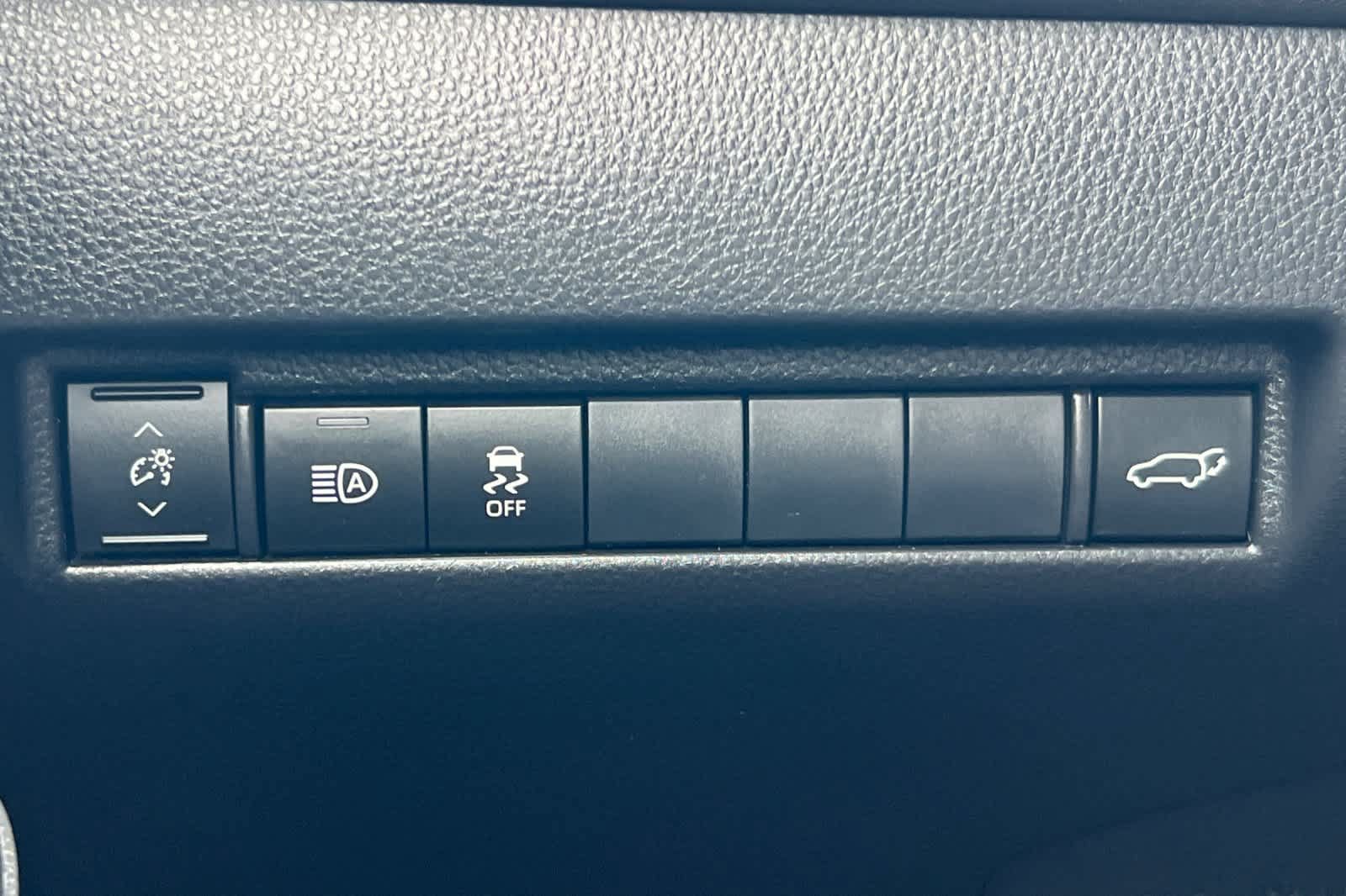 Certified 2023 Toyota Venza XLE AWD/4WD image 30