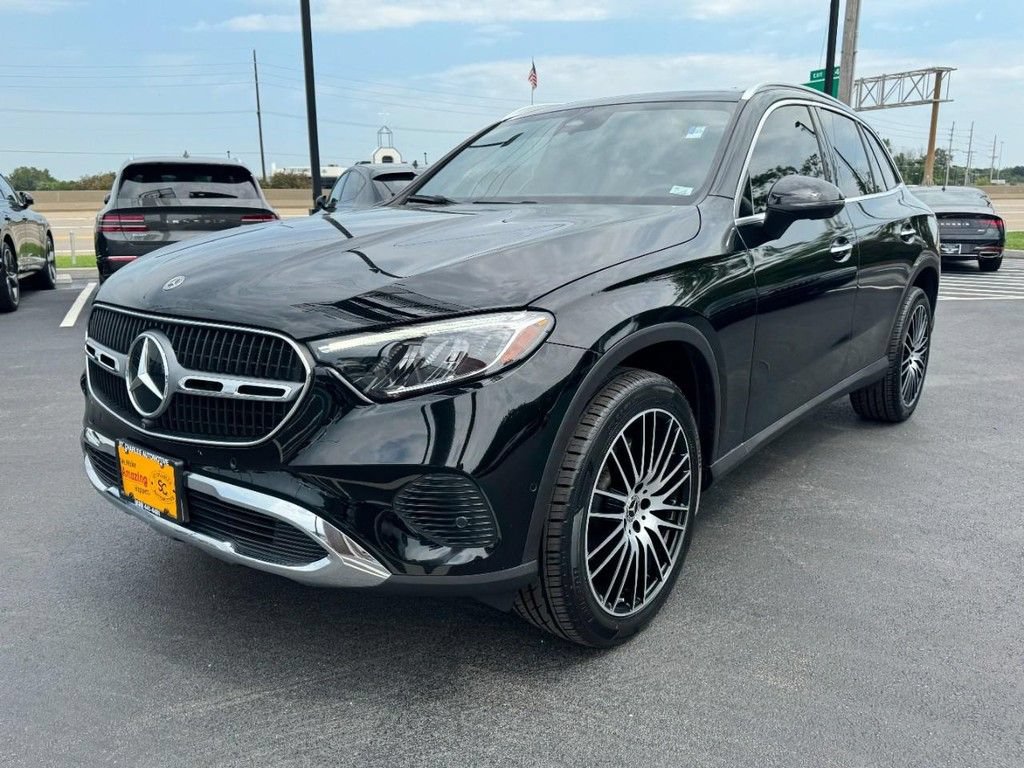 Used 2025 Mercedes-Benz GLC 300 4MATIC image 8