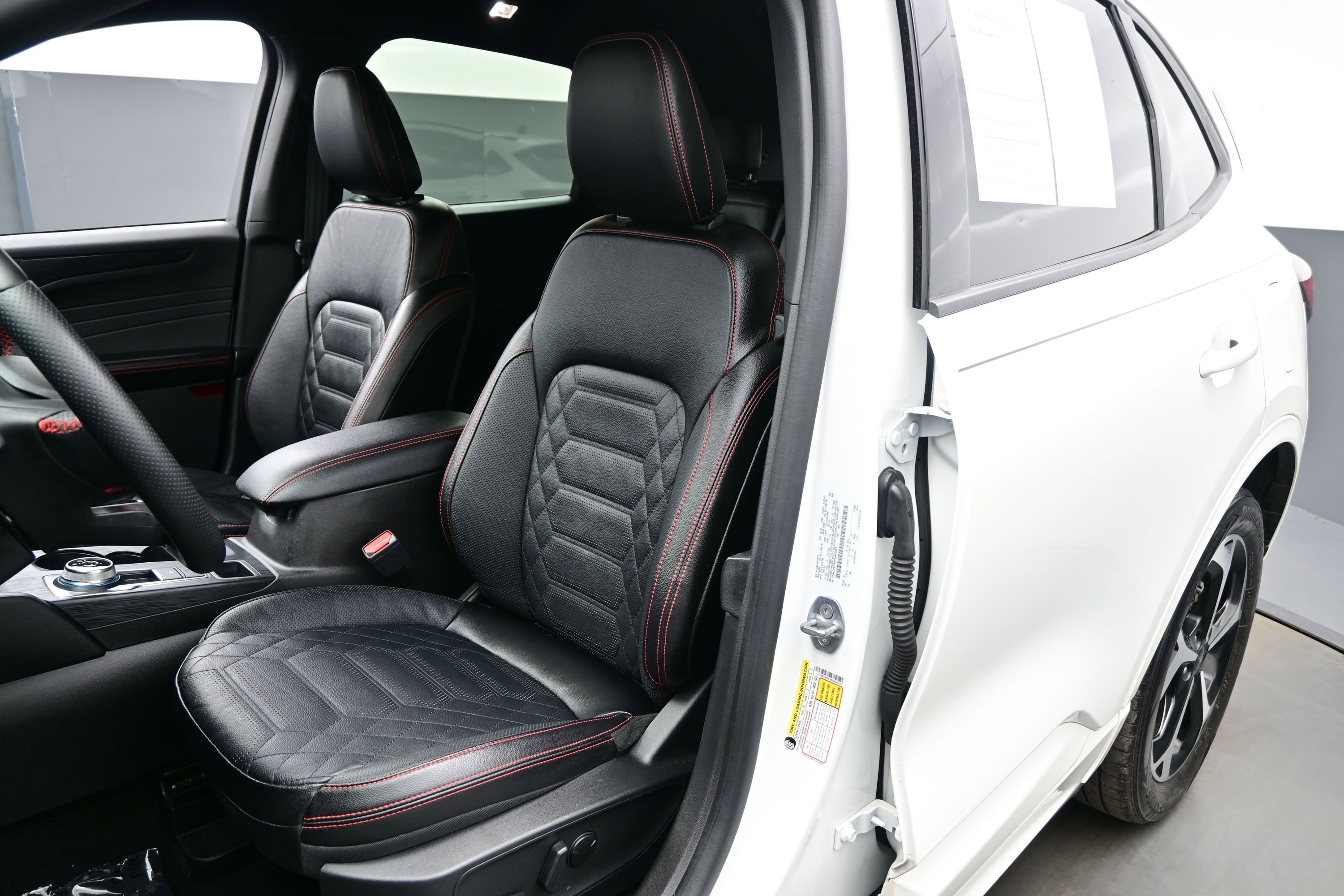 Used 2023 Ford Escape ST-Line Elite w/ Premium Technology Package AWD/4WD image 13